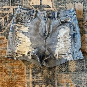 American Eagle Distressed Mom Short